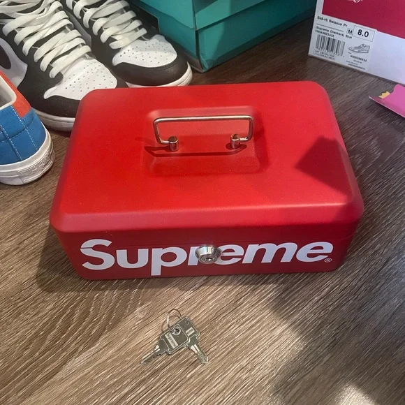 Supreme Metal Box SUPREME SIGG METAL STORAGE BOX LUNCH BOX UNBOXING !!